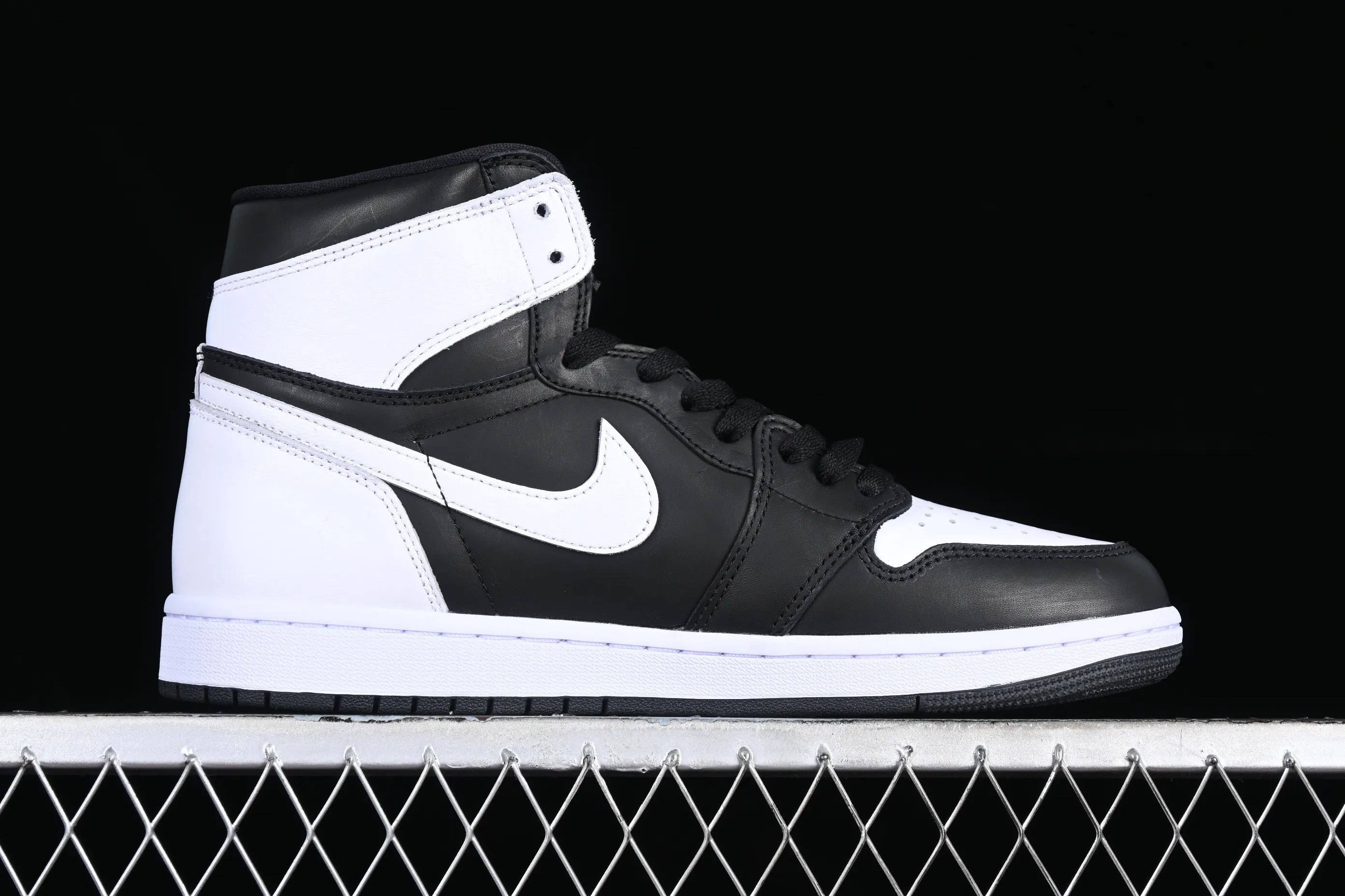 All categories Air Jordan Jordan series basketball shoes Air Jordan 1 High Pure original Air Jordan 1 High OG "Reverse Panda" AJ1 Joe 1 new black and white panda DZ5485-010
